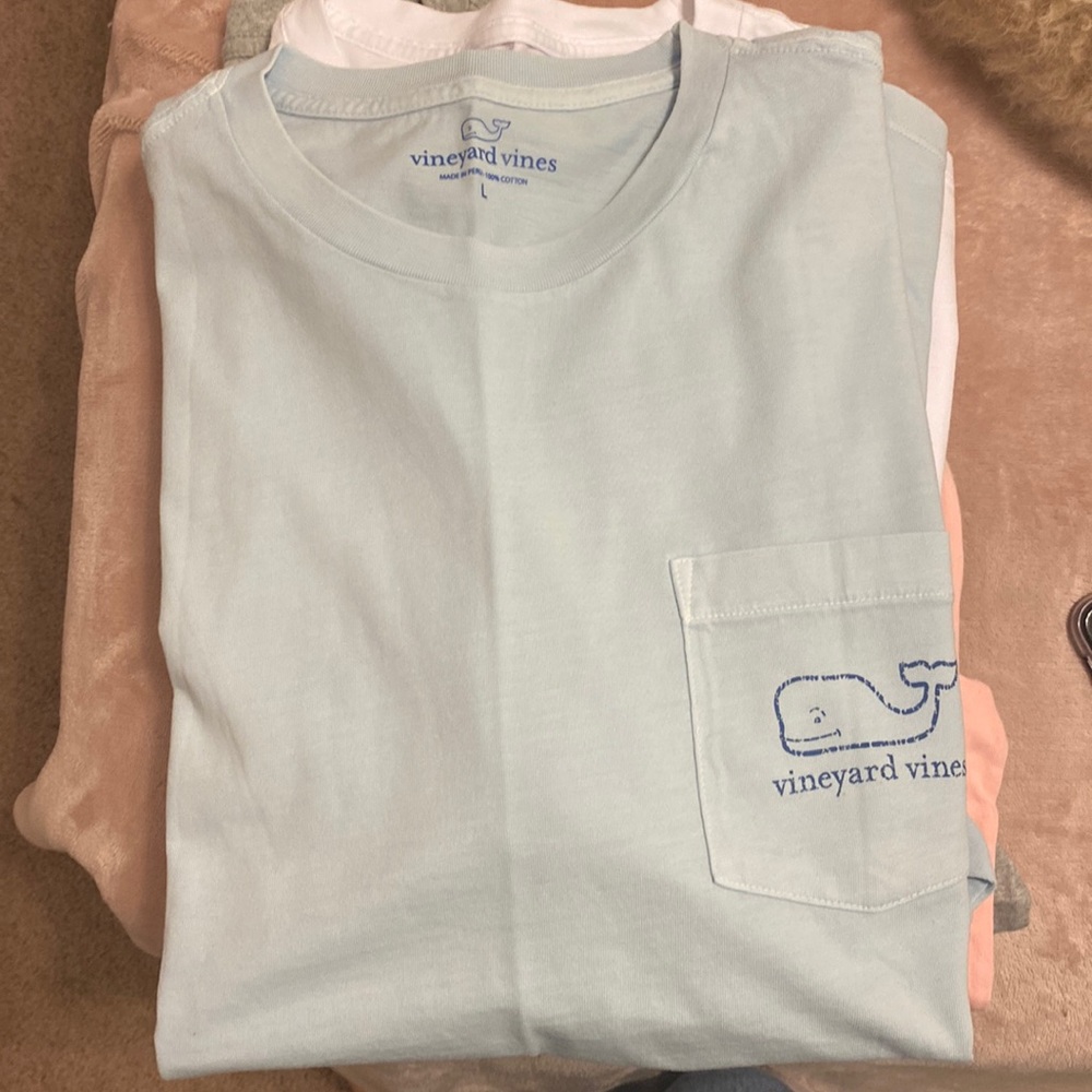 4 Short sleeve Vineyards Vines T-shirts